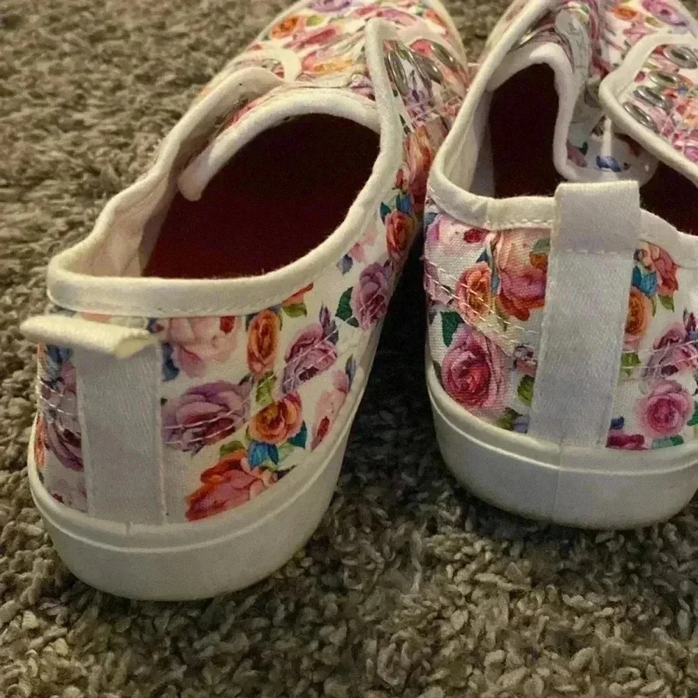 Blowfish floral slip on sneaker - kids size 5 - no laces- great condition - Picture 5 of 8